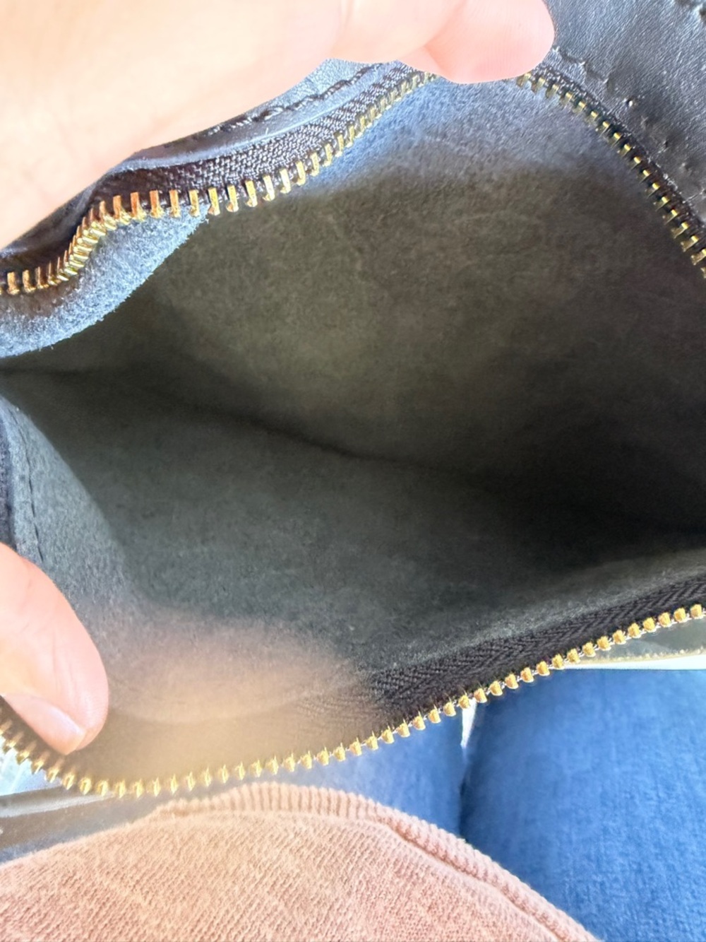 Celine Cabas horizontal leather tote. - Picture 7 of 16